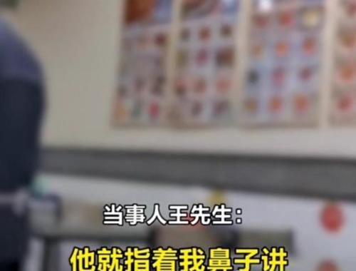 男子餐馆吃饭因加两勺辣椒油，老板过来怒斥：下次别来了，不欢迎你