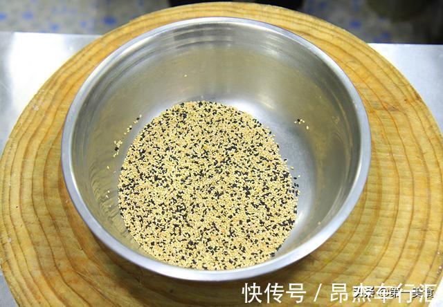 油温|红薯别只会烤着吃了，试试这道麻脸红薯，酥脆甜糯，越吃越想念