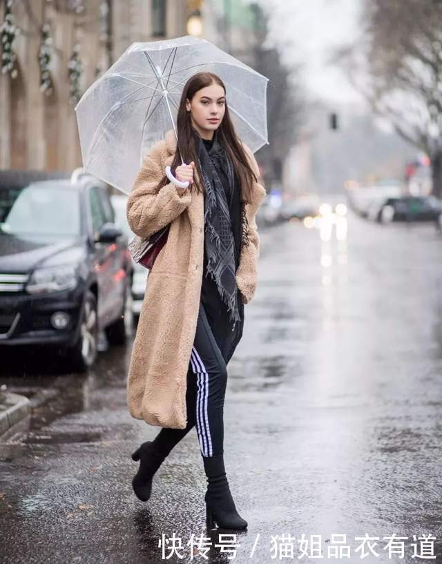 显瘦|万能的黑裤子,搭什么都时髦显瘦么?你得上宽下窄这样穿