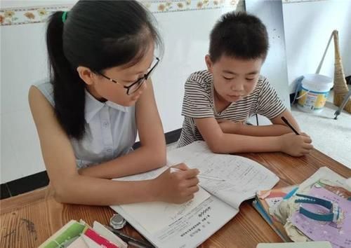 奖状|宝宝奖状拿到手软,母亲却笑不出来,网友:这能笑得出来?