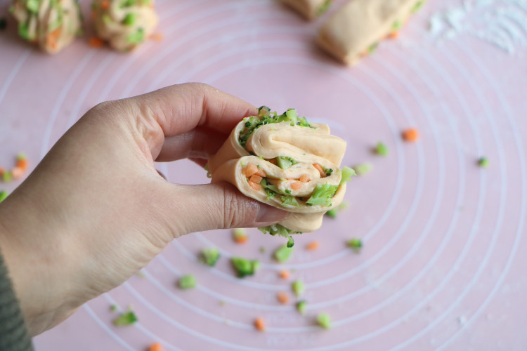 胡萝卜汁|冬天给女儿做了这早餐,松软酥脆,上桌就吃3个,隔三差五做一锅