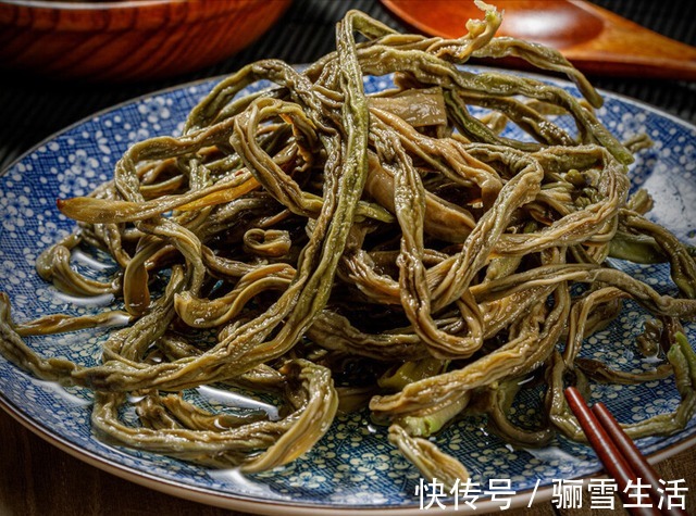 炖肉|豆角吃不完,教你晒一晒保存起来,放一年都不坏,炖肉吃太下饭了