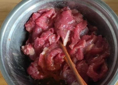 一滴水|这才是牛肉最好吃的做法，不放一滴水，比豆腐还嫩滑，15分钟出锅