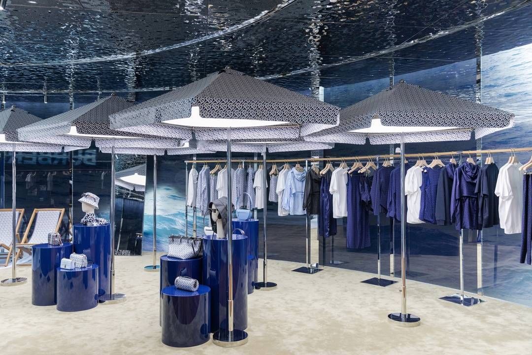 Burberry呈现TB夏季专属标识主题限时店，瑞士腕表7月对中国出口量增长超70%|购时髦 | infinity