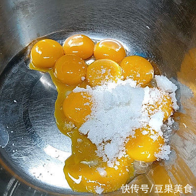 烤盘|#一口新年味，全家享佳味#虎皮蛋糕卷