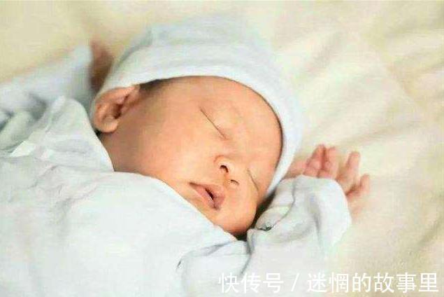 父母|新生儿出生7天还不肯“睁眼”,父母忧心忡忡送医院,遭医生取笑