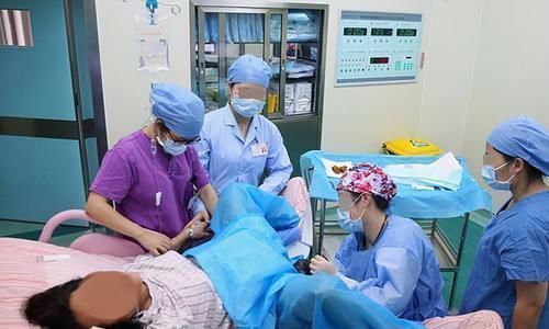 医生|产妇临近分娩,医生让买刀纸,宝爸迷糊带回卫生纸,结果被痛骂