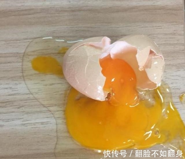 带孩子|4岁孩子超市摔碎鸡蛋,店员要求10倍赔偿,宝妈的做法令人称赞