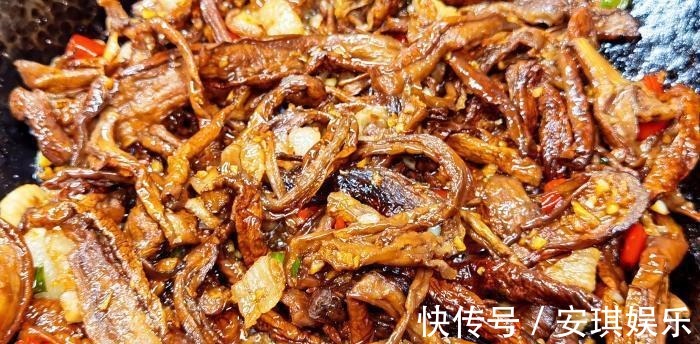 初秋,遇到此菜别手软,买上30斤,晒干囤起来,随吃随取,真省事