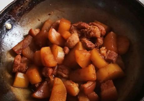 冷天炖肉后,多放“1香料2酱油”,肉越炖越香,吃了都说好