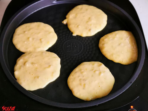 香蕉鸡蛋饼|随手做的早餐饼,火了朋友圈,网友:香甜软糯又好吃,关键是简单