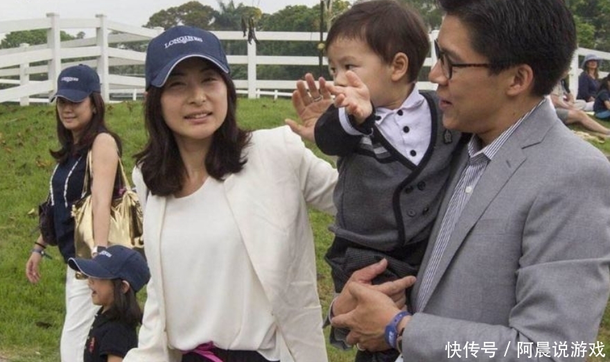 孩子|郭晶晶3个孩子吃饭照火了,餐具太吸睛,这才是真正的“富养”