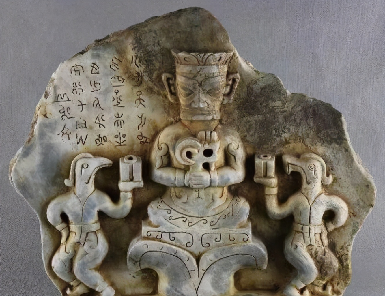 三星堆|重庆有座博物馆,馆内的民间三星堆玉雕有三处疑点,真伪难以判断