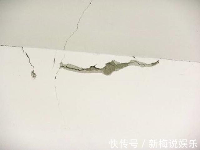 墙面|墙面开裂原因多，刷漆不当有影响，乳胶漆施工监工3要点