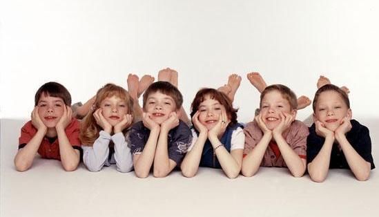 妊娠期|世界首例7胞胎，每天42瓶奶52块尿片，23年过去了，现状令人羡慕