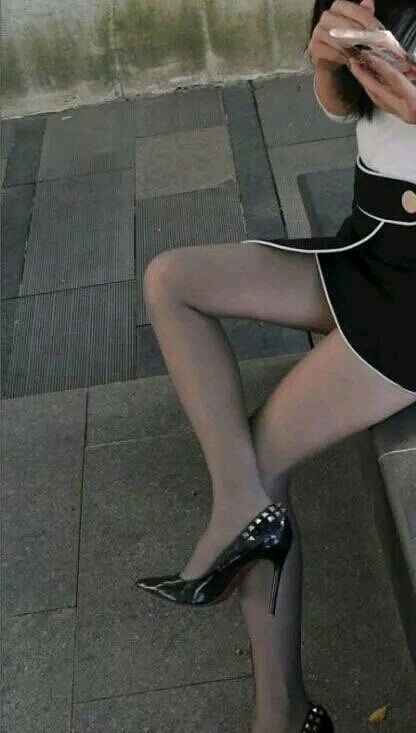 效果|简单低调的细高跟鞋，上脚效果非常吸引人！