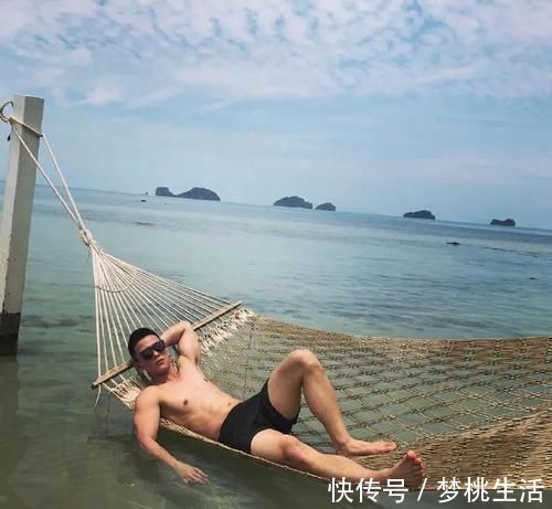 身材|肥胖少年逆袭成肌肉型男,胸肌饱满挺拔,一身腱子肉宛如雕刻