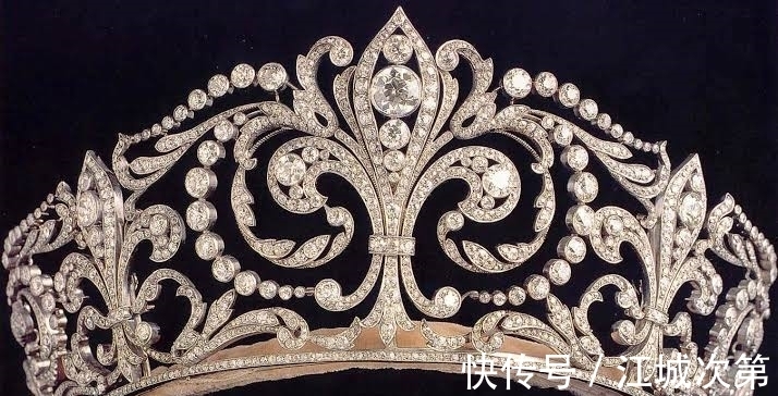 de 西班牙王室的传家宝：Joyas de Pasar珠宝系列，只能传给君主