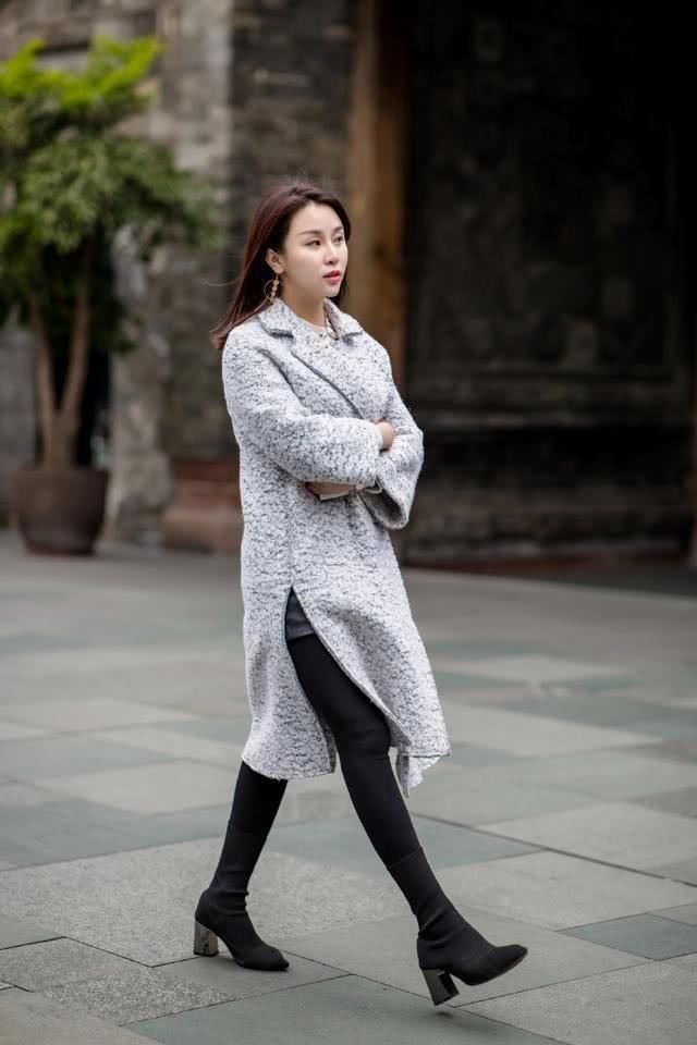甜美可爱|街拍国色天香的打底裤小姐姐,甜美可爱彰显女人味
