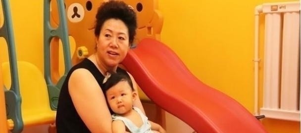 大床|4岁儿子独享2米大床,却总说“睡着挤”,宝妈看完监控后泪目