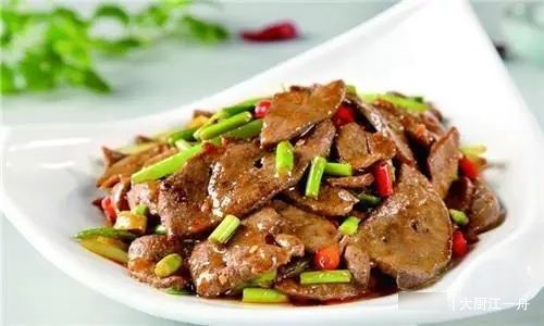 血水|炒猪肝,腌制时不能只放盐和淀粉,学会这3招,猪肝嫩滑不柴不腥