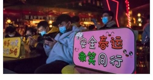 为春秋航空打call,2022年的第一场脱口秀终于来了