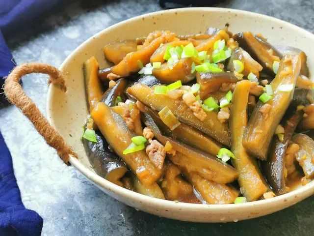 水淀粉|茄子这样做香浓入味，汤汁用来拌饭真解馋