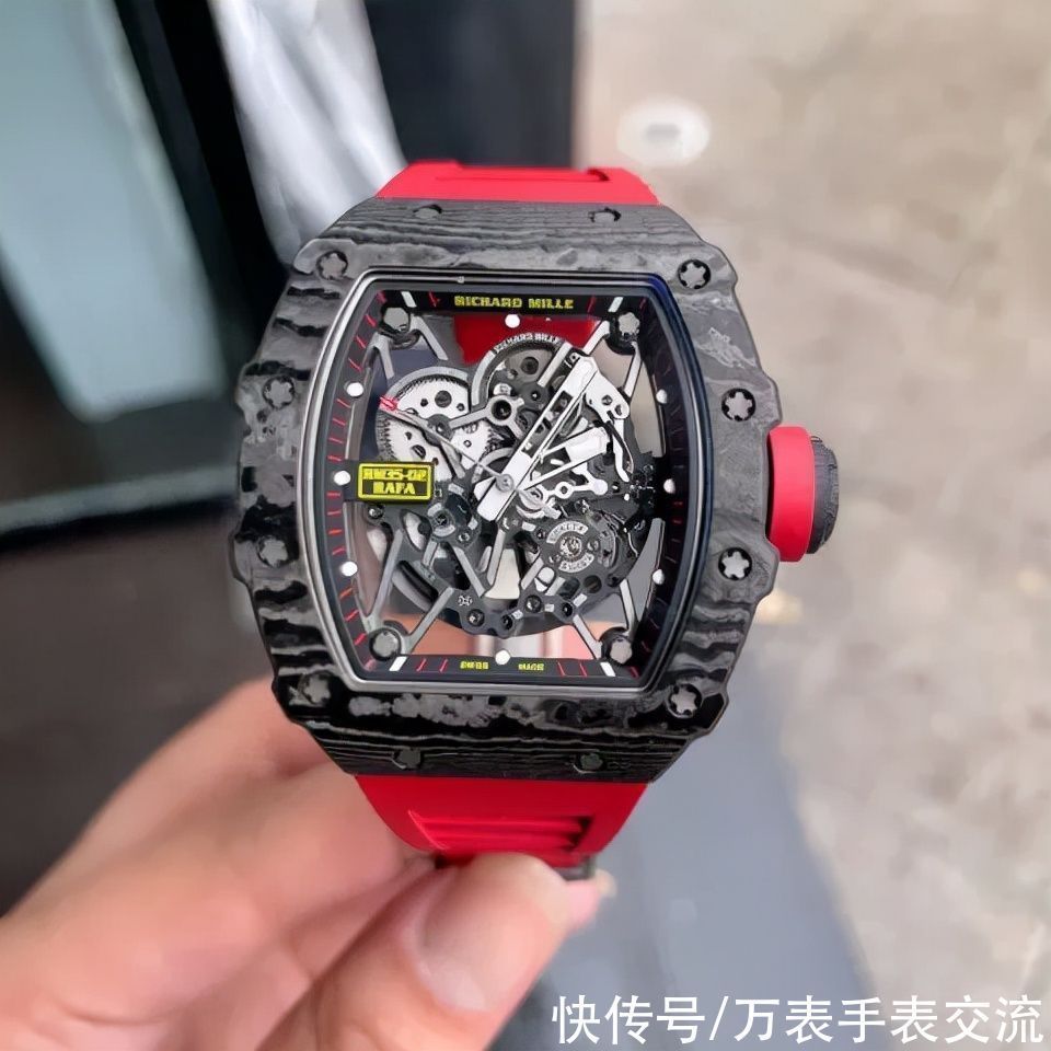 劳力士 手戴名表踩点下班,这个男人的夜晚指定不简单