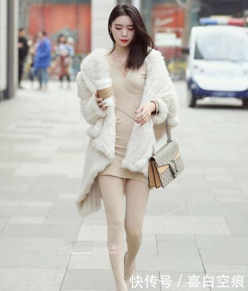 街拍紧身裙诠释了时尚的气息,把街道变成女孩秀身材的主场