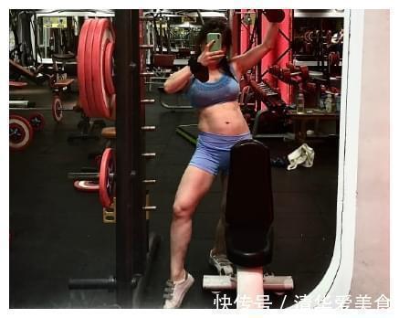 体重|超“硬核”孕妇走红,怀孕8个月体重56公斤,腹部线条太美了