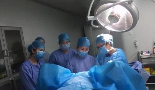 尴尬|一名产妇亲身经历侧切缝针,产房男医生对我说的话,真让人尴尬