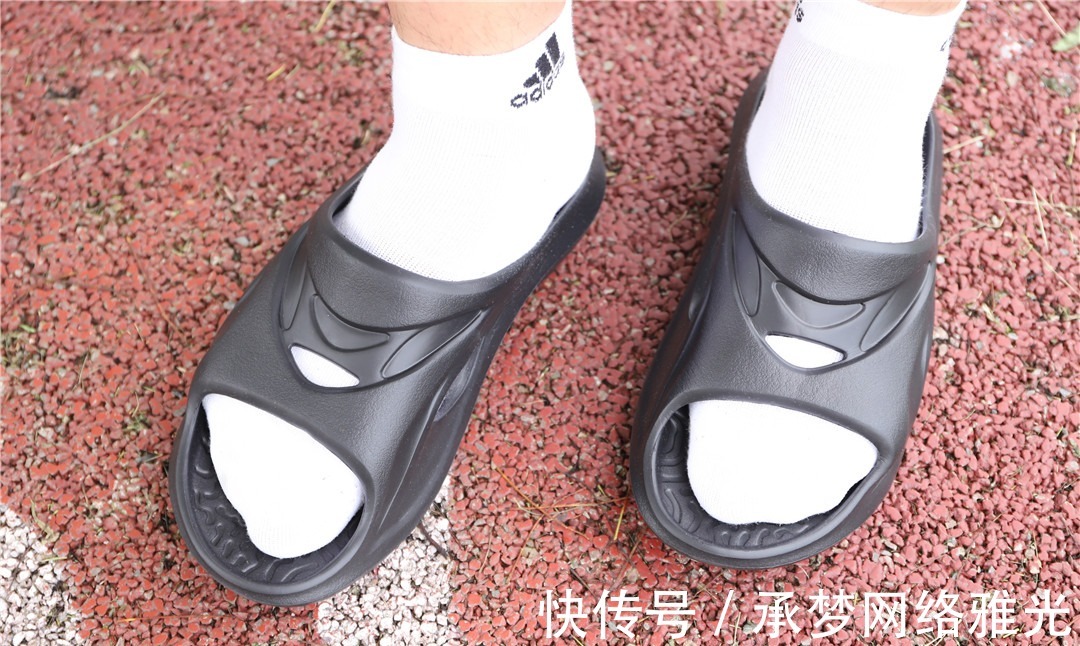 鞋底|咕咚运动舒缓拖鞋，真正的踩屎感，极致舒缓双脚