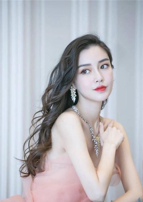 30岁女性不想被人叫阿姨，少留直发！换上这四种冻龄卷，精致洋气