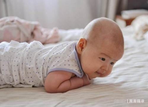当心|宝宝六个月时,这些动作仍不会,宝宝多半是身体发育迟缓,要当心