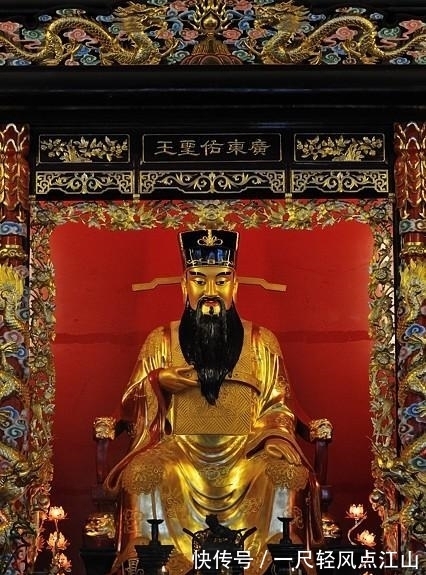 城隍爷!城隍庙里的城隍爷是个什么神仙,主要管哪方面