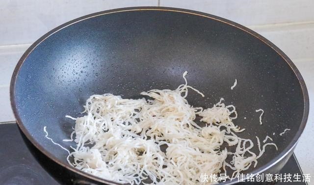 农村|农村大伯每天拿它当饭吃,城里人想吃只能咽口水,真羡慕