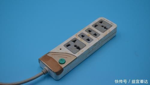 线板|不管插线板有多脏,教你一招,不用一滴水,插线板跟新的一样干净