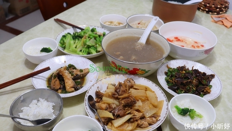 婆婆|一家五口的晚餐,四菜一汤一道凉拌菜不足100元,婆婆直夸我贤惠