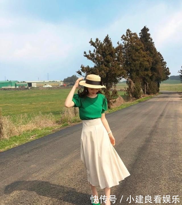 小姐姐|今夏,衬衫+半身裙才最“合拍”,青春又时尚,小个子都爱了