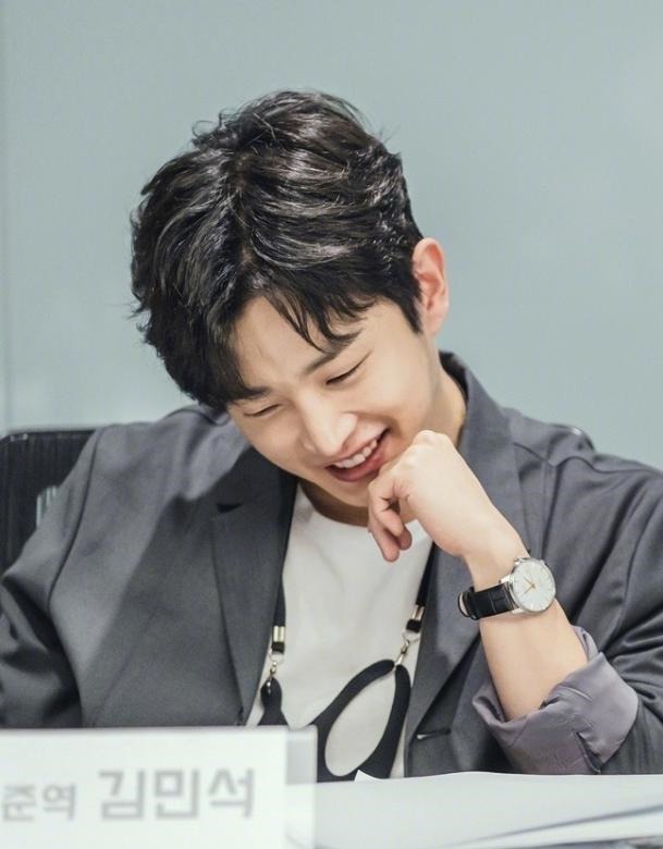 公开|池昌旭金智媛新剧《都市男女爱情法》公开剧本阅读照