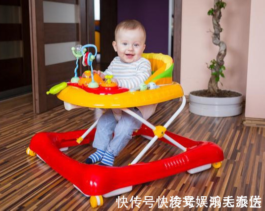 小姐姐|巧手爸爸为宝宝打造“超豪华”学步车,妈妈心疼四个轮子1000