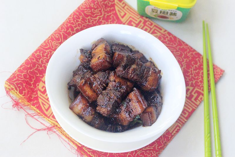 我做红烧肉不加一滴盐，不腥不油腻，酱香味浓，入口即化真好吃