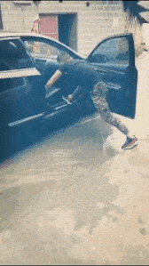 |笑话:遇到一算命老先生,盯了我好久,非要给我算一卦