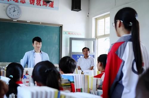 学生|高中班级里，最易出“学霸”的4个位置，班主任：想不学习好都难