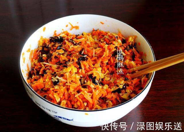 3个胡萝卜做的,纯素馅包子,松软味美有营养,冷了都好吃