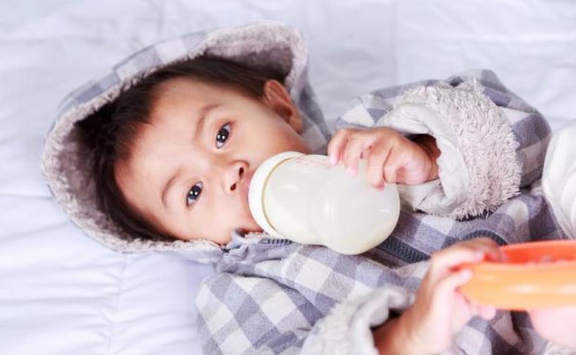 孩子|宝宝一岁后，家长喂养牢记“两戒三少二坚持”，孩子成长更健康