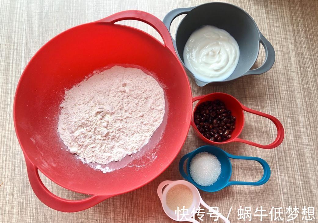 自制|自制美味酸奶蜜豆小面包，不用烤箱，一个平底锅就能搞定