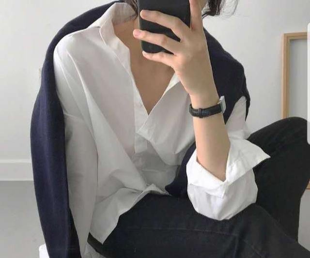 小黑裤 白衬衫搭配灵感这样穿时髦不撞衫、摆脱路人感，讲究女人都喜欢