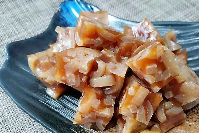 做猪皮冻时,直接煮就“废”了!多加这1步,皮冻更透亮,没腥味