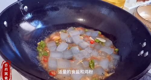  分享|风味美食炒凉粉做法，小窍门分享给你，口感Q弹不易碎，你会了吗